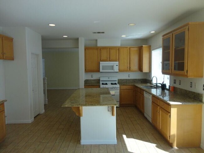 Foto del edificio - Large 4 BDRM 2.5 BA Home Palmdale