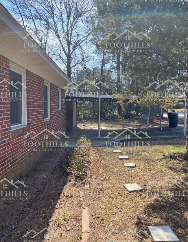 Building Photo - Charming 3BR/1.5BA Brick Home with Firepla...
