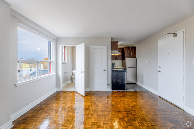Studio - 300SF - Salon - Ava Manor
