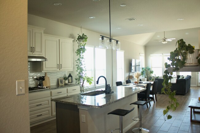 Foto del edificio - 14350 Gold Rush Pass