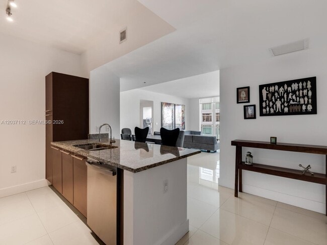 Building Photo - 950 Brickell Bay Dr