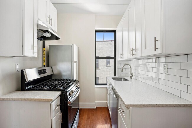 Building Photo - 171 Meserole St