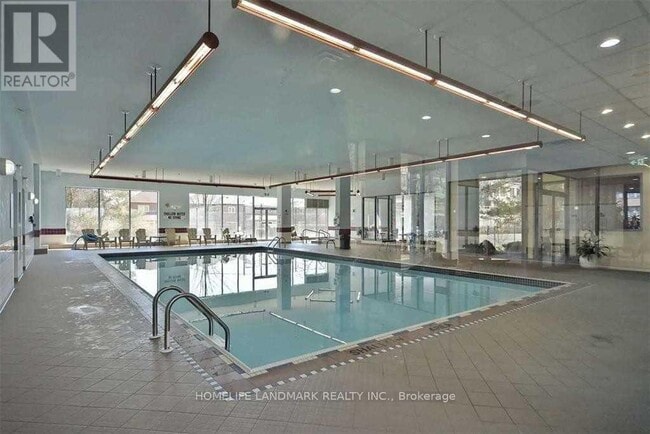 Building Photo - 250 Webb Dr