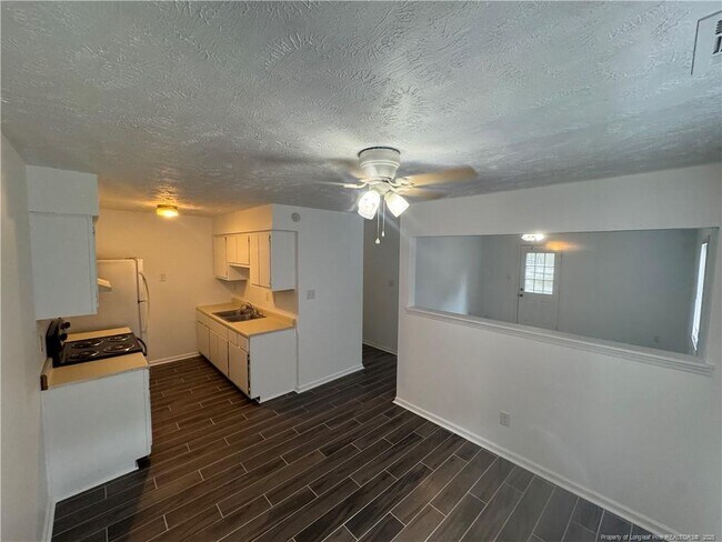 Foto del edificio - 7044 Philippi Church Rd
