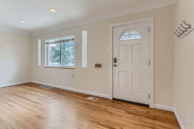 Photo - Amazing 4BR, 2BTH in Denver! House