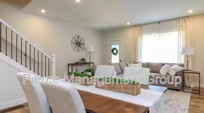 Foto del edificio - 34 Ponemah Hill Rd