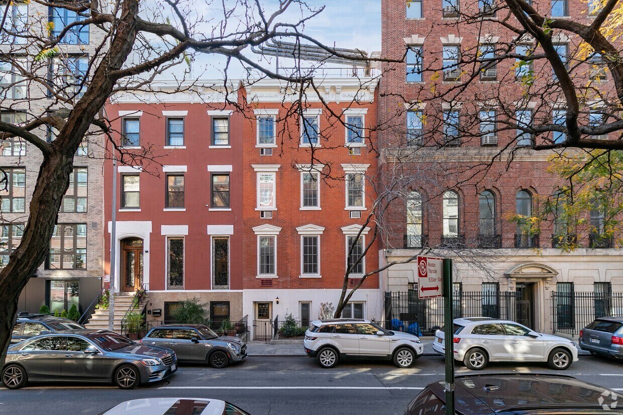 Primary Photo - 221-223 W 14th St