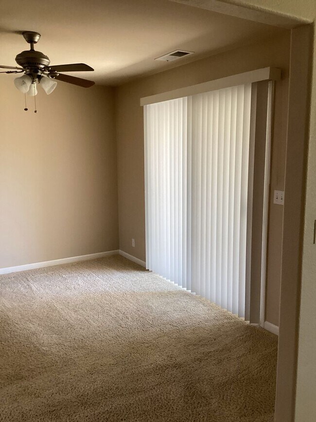 Foto del edificio - 8 Phyllis Ct