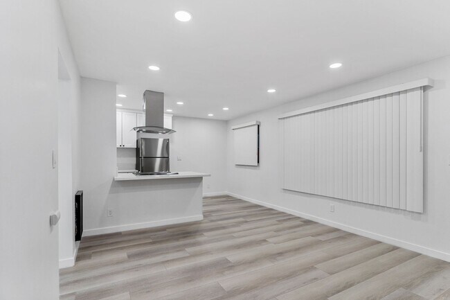 Building Photo - 908 Roswell Avenue