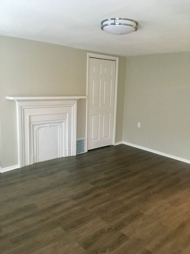 Foto del edificio - *** Duplex Style Apartment * Pet Friendly * Renovated * Available Now * Granite Counters * Stainl...