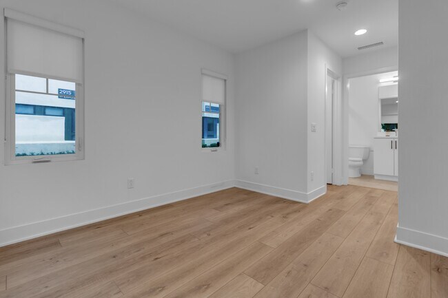 Foto del edificio - 2907 W Exposition Pl