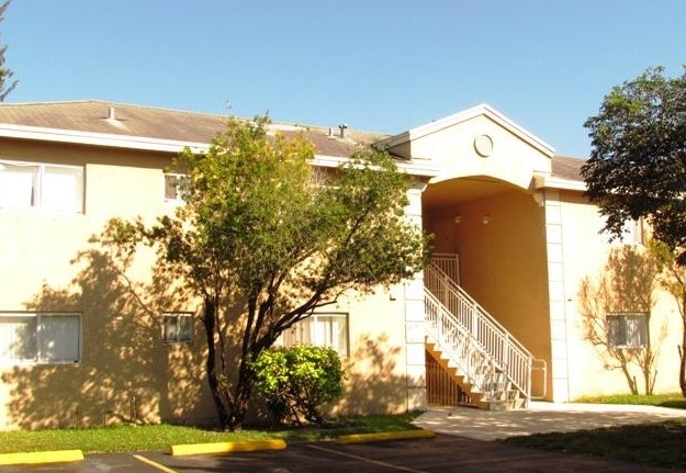 Front View - Naranja Villas