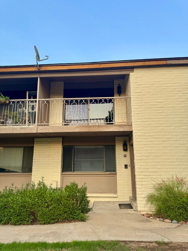 Building Photo - 1550 N Stapley Dr