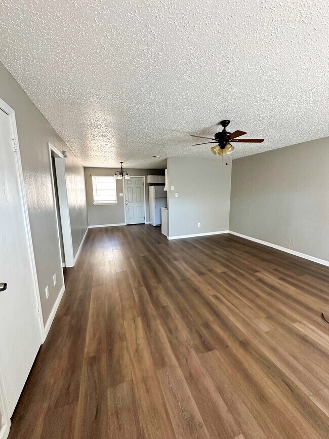 Building Photo - 7930 NW Crossland Cir