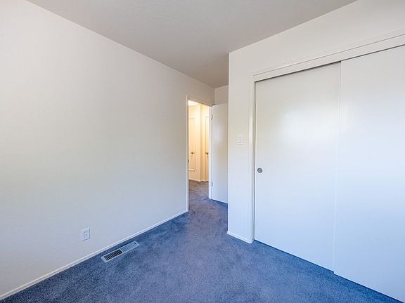 Building Photo - 1582 E Fayetteville Cir