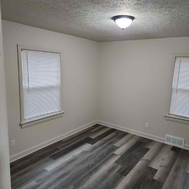 Building Photo - 3013 Garey Ln