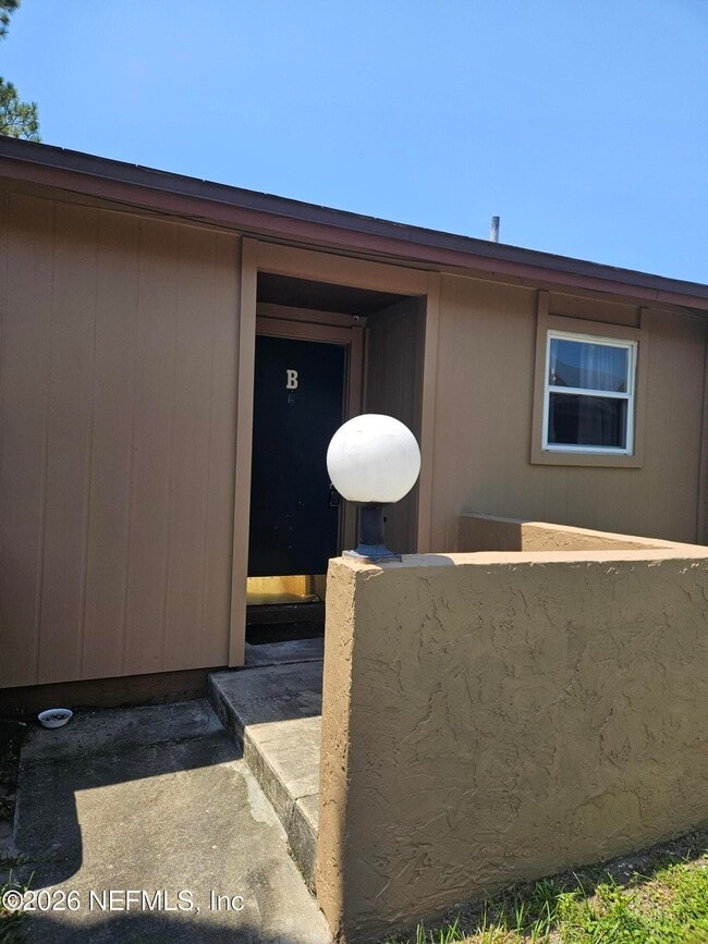Building Photo - 1456 Gifford Ave