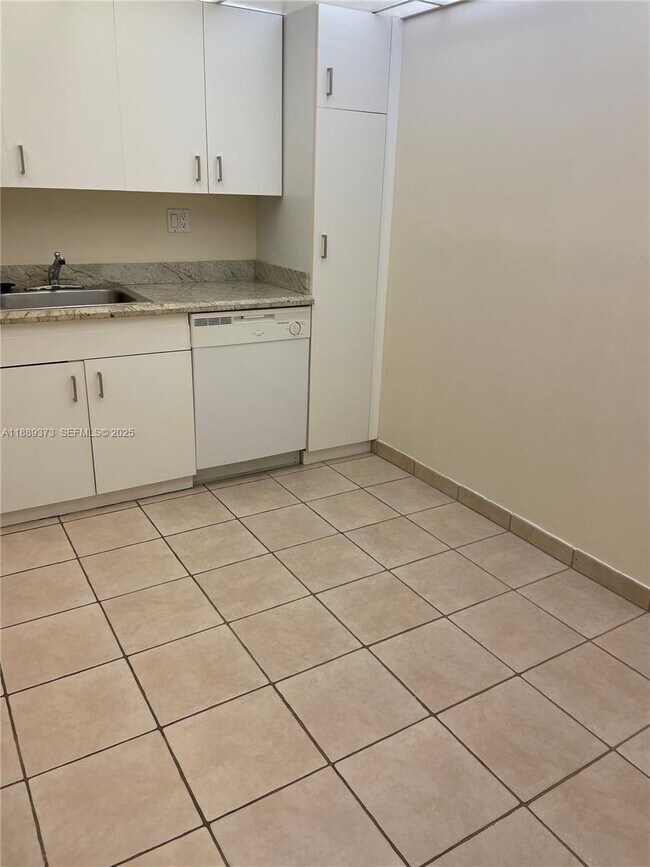 Foto del edificio - 18151 NE 31st Ct