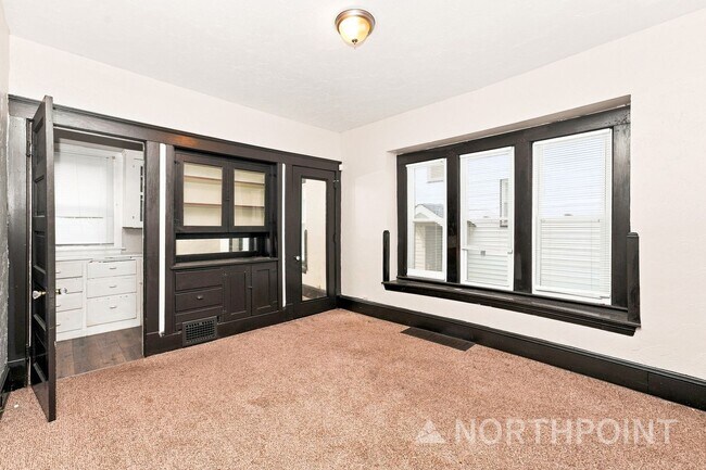 Foto del edificio - 10911 Hathaway Ave