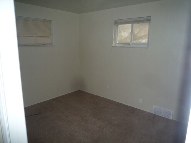 Building Photo - Recently Updated 2BD/1BA Single Family Hom...