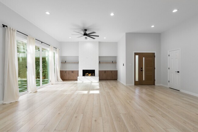 Foto del edificio - 14140 Regency Pl