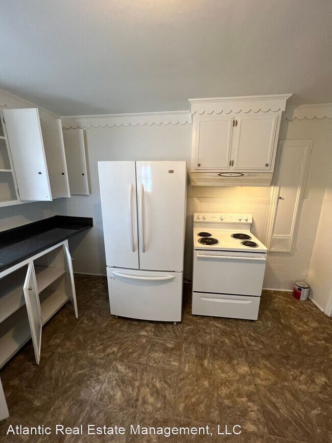 Building Photo - 3 br, 1.5 bath House - 1110 S Church Street