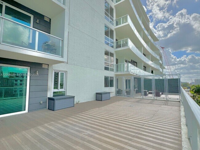 Foto del edificio - 321 NE 26th St