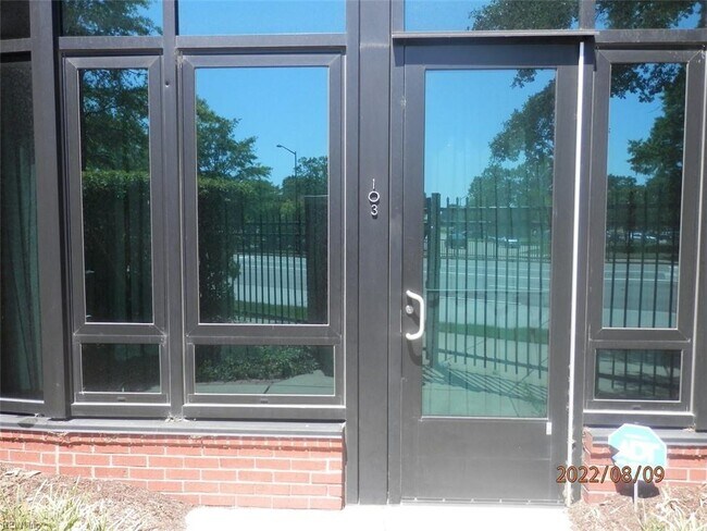 Building Photo - 415 St Pauls Blvd