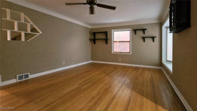 Foto del edificio - 70 Sunnycliff Dr