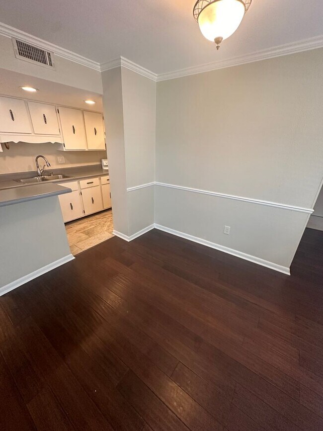 Foto del edificio - 3BD/2BA Townhouse located in Whispering Oaks!