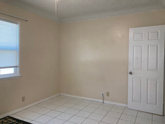 Foto del edificio - 15523 Van Ness Ave