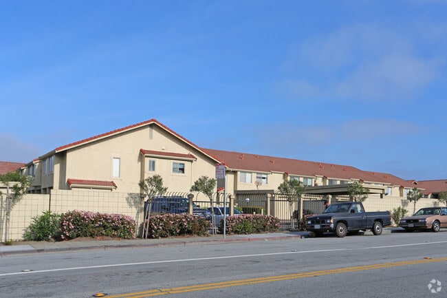 Building Photo - 1-76 Las Moradas Cir