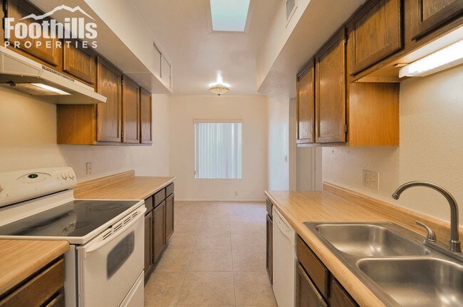 Building Photo - 2521 N Essel Dr