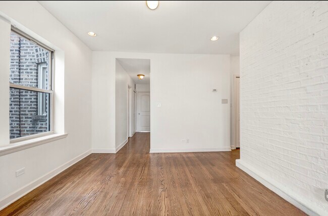 Foto del edificio - 5717 N Kimball Ave