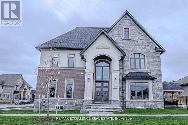 Building Photo - 301 Somme St