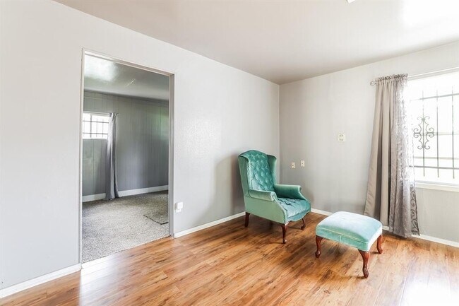 Foto del edificio - 7730 Darnay Dr