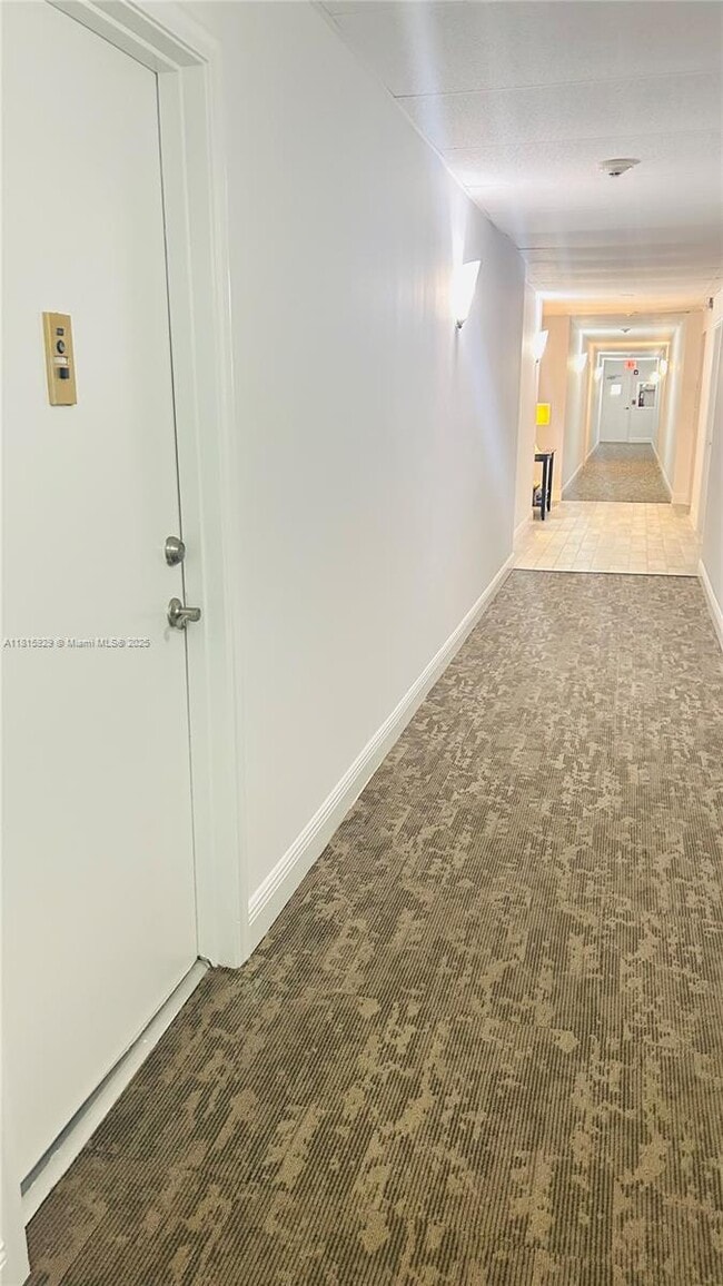 Foto del edificio - 250 NE 20th St