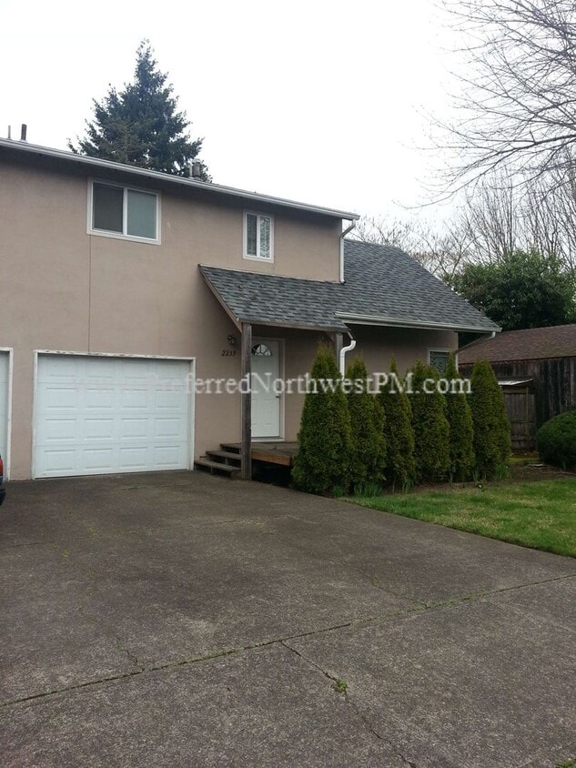 Primary Photo - 2233 Monterey Ln