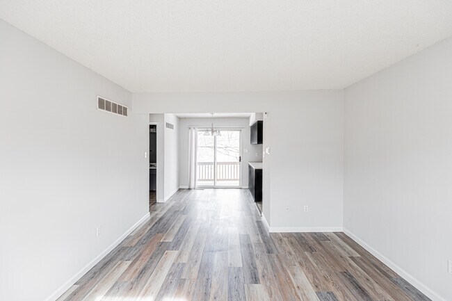 Foto del edificio - 2282 Highland Hill Dr