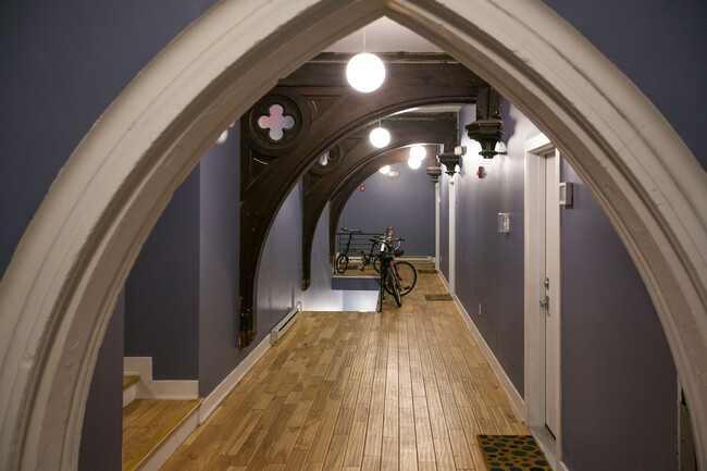 Building Photo - 2701 W Girard Ave