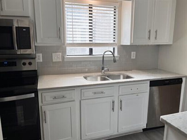 Foto del edificio - NEW DEAL! FIRST MONTH’S RENT FREE WITH A 1-YEAR LEASE!