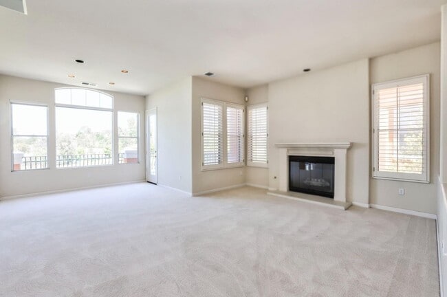 Building Photo - 2327 Silver Breeze Ct