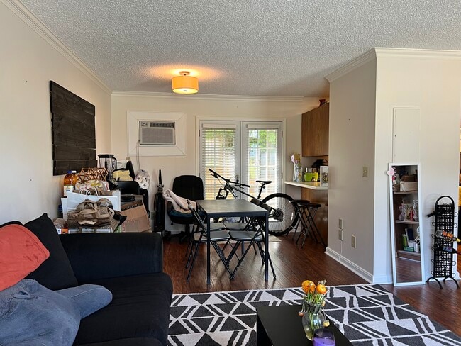 Photo - 1819 Wedgewood Ave Apartment