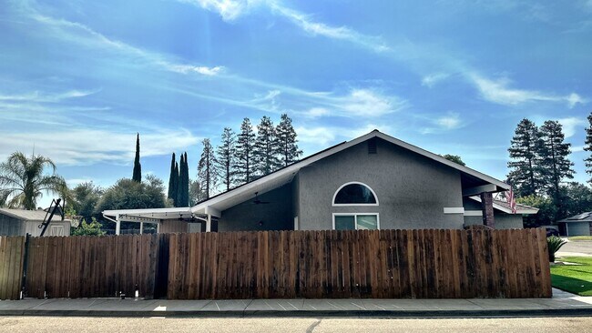 Foto del edificio - 5217 W Howard Ct