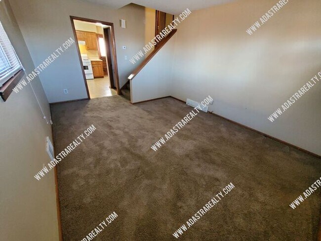 Building Photo - Duplex in Merriam-Available NOW!!!