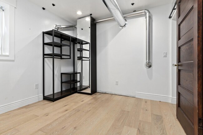 Foto del edificio - 276 E Broadway