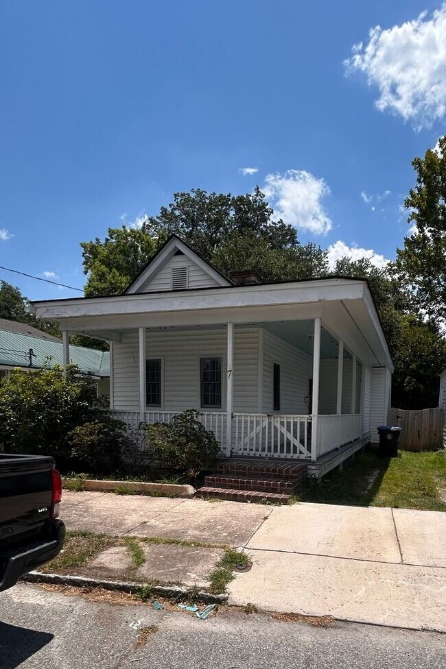 Building Photo - Historic 2BR Home in Downtown Charleston
