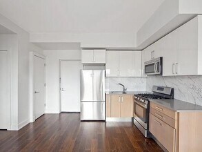 Building Photo - 100 Maspeth Ave