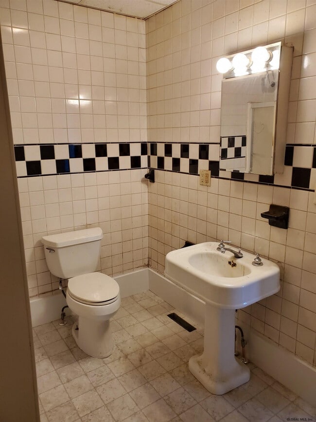 85 Park Ave Unit 1, Cohoes, NY 12047 Room for Rent in Cohoes, NY