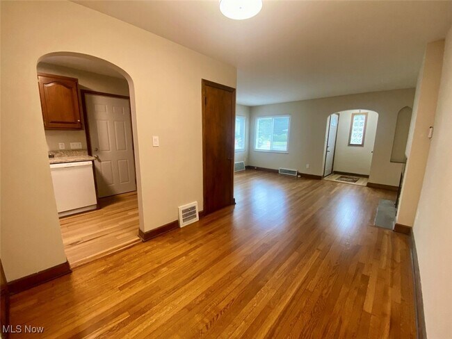 Foto del edificio - 1093 N Main St